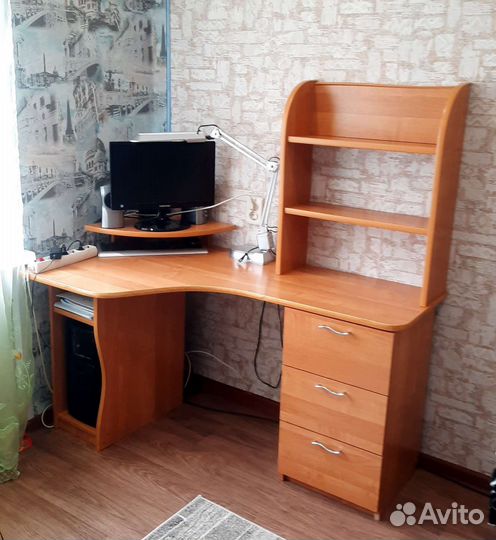 Компьютерный стол