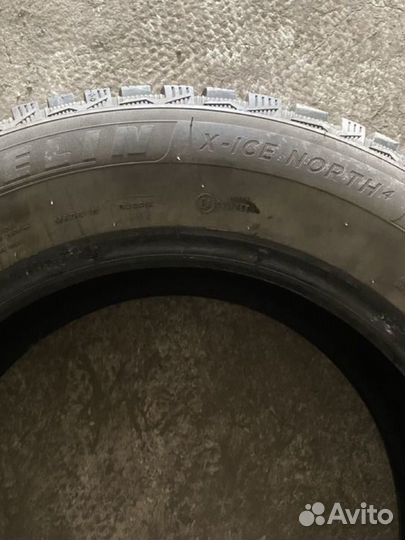 Michelin X-Ice North 4 215/60 R16