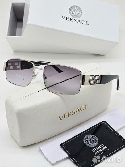 Солнцезащитные очки versace