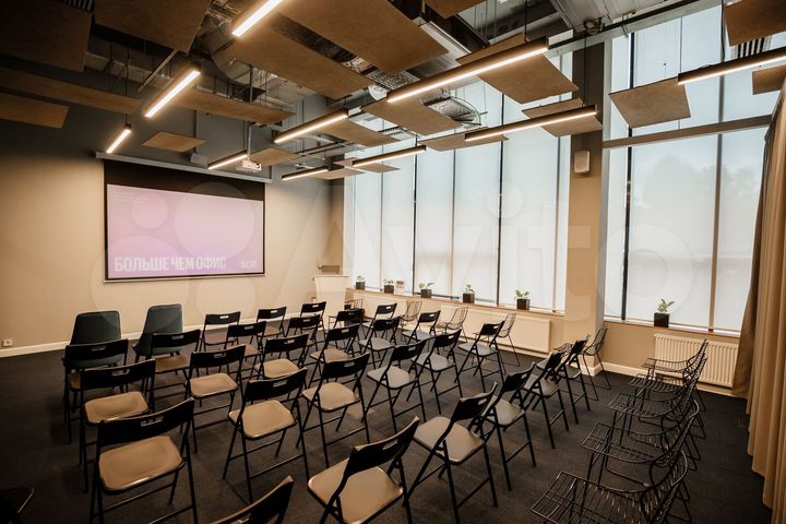 Офис с переговорными и сервисом