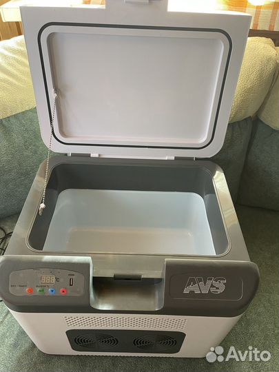 Термоконтейнер (холодильник для автомобиля)