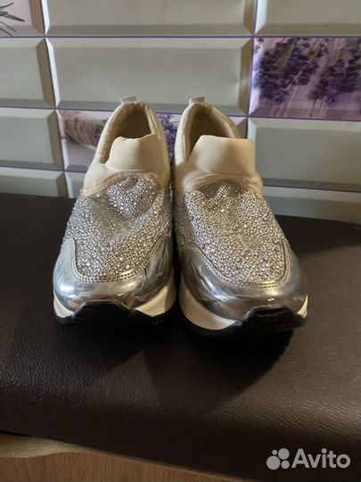 Кроссовки женские 38-39