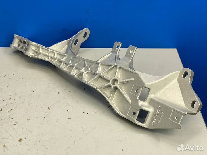 Кронштейн бампера Mercedes Actros MP4 левый