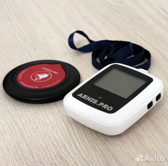 Кнопка вызова персонала и часы пейджер на клипсе