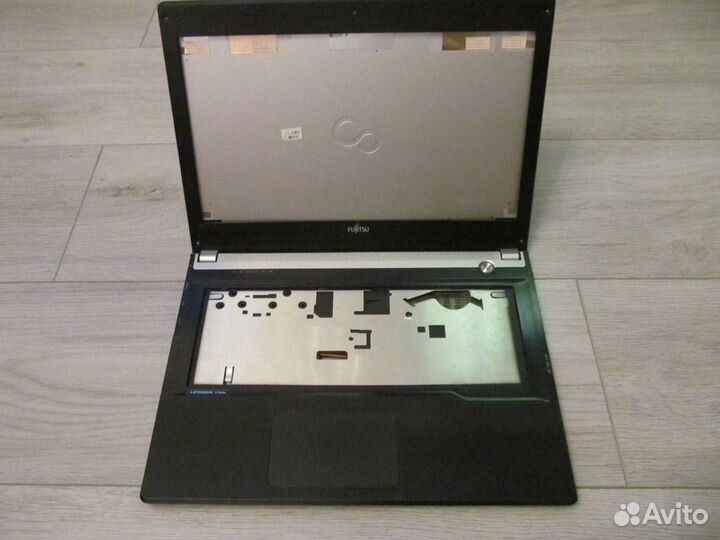 Ноутбук Fujitsu Lifebook UH552 по запчастям