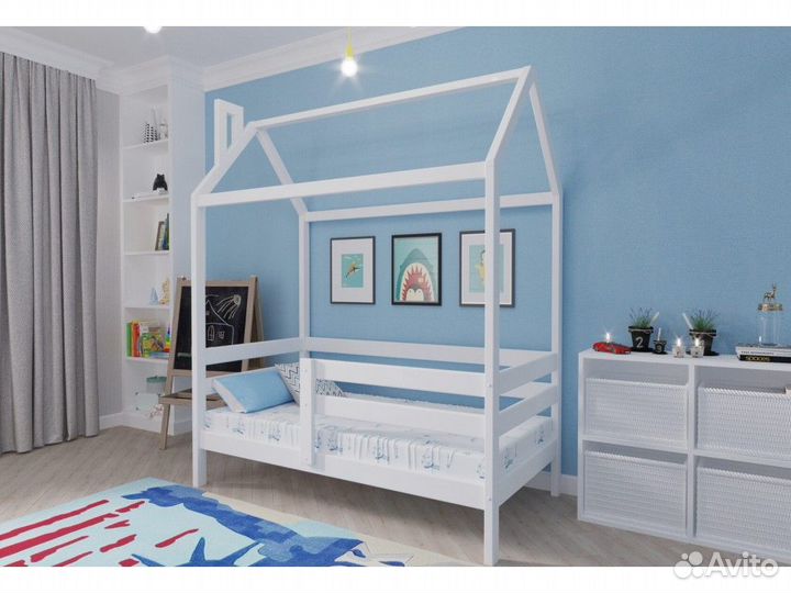 Детская кровать - домик из натурального дерева