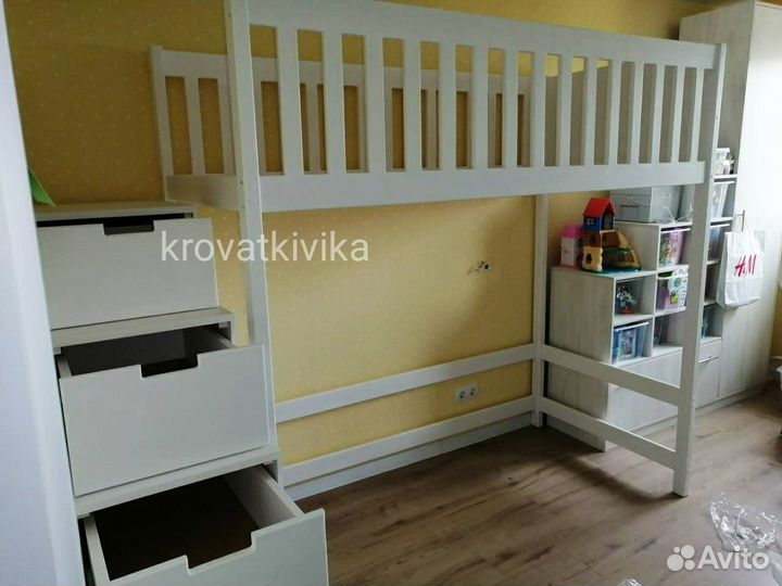 Кровать чердак из массива, лестница комод