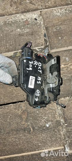 Замок двери задней правой для Skoda Octavia A5