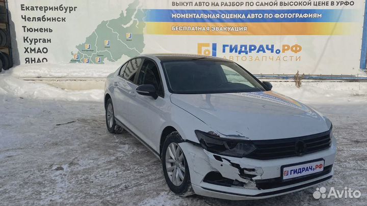 Накладка двери передней правой Volkswagen Passat