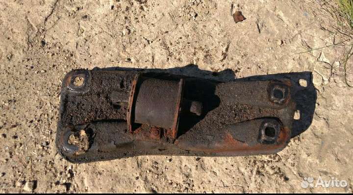 Задняя подушка АКПП Мерседес W202