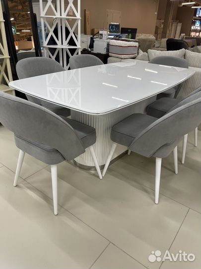 Стол кухонный большой