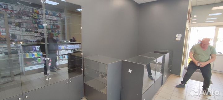 Торговые витрины и стеллажи