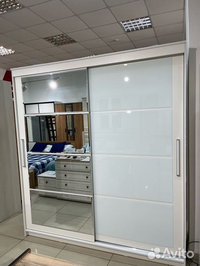 Шкаф купе с зеркалом