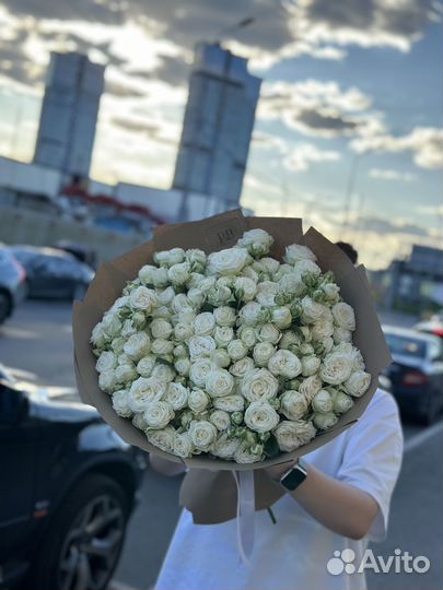 Кустовые розы букет