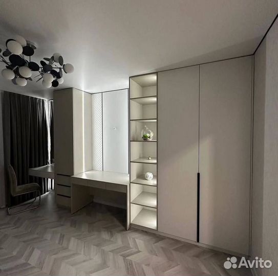 Рабочая зона у окна от производителя