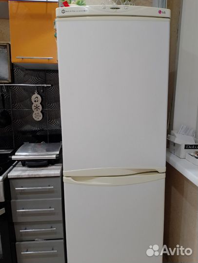 Холодильник двухкамерный