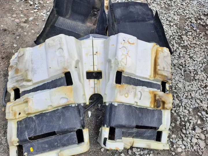 Покрытие напольное, ковролин Mercedes-Benz W204