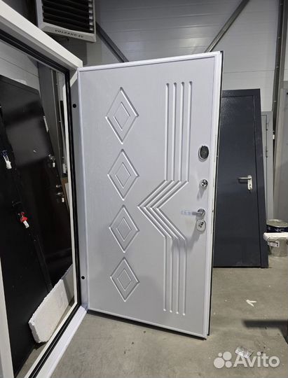 Входная дверь с терморазрывом и без