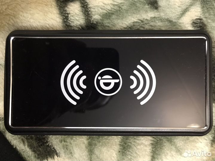 Повербанк с беспроводной зарядкой