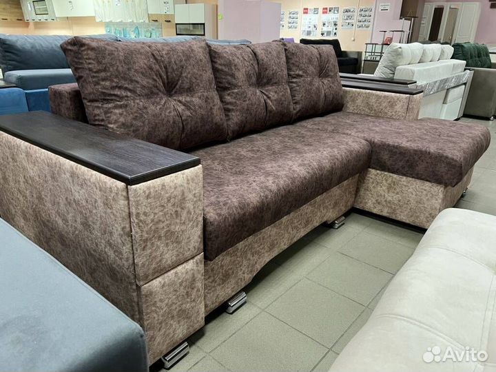 Диван с увеличенной оттоманкой