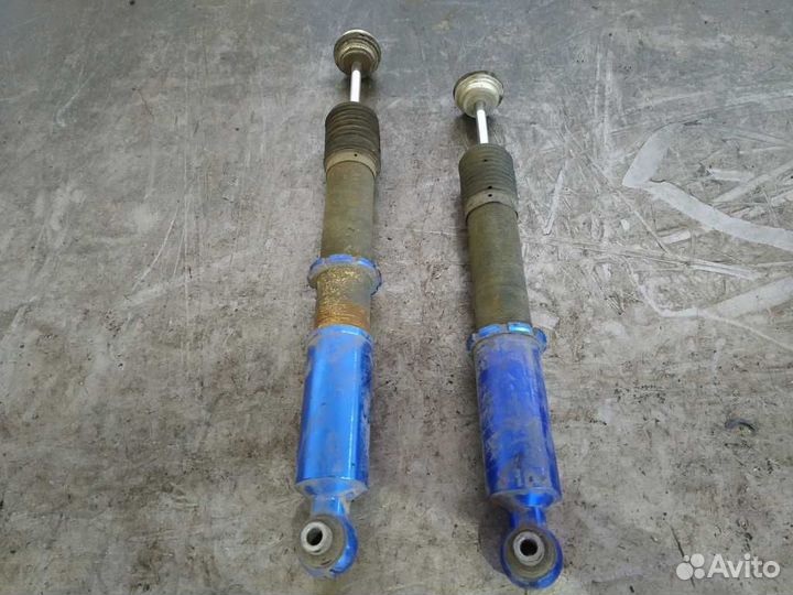 Стойка ходовки toyota prius ZVW30 ZVW35 передняя з