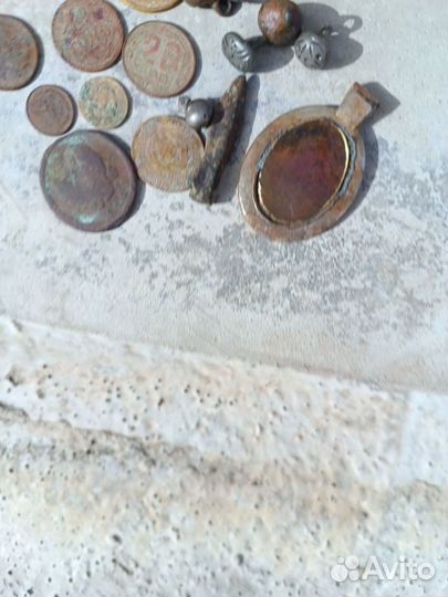 Копанина монеты пуговицы наконечник