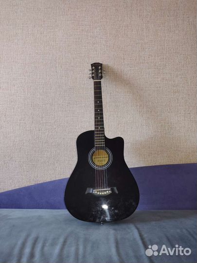 Акустическая гитара