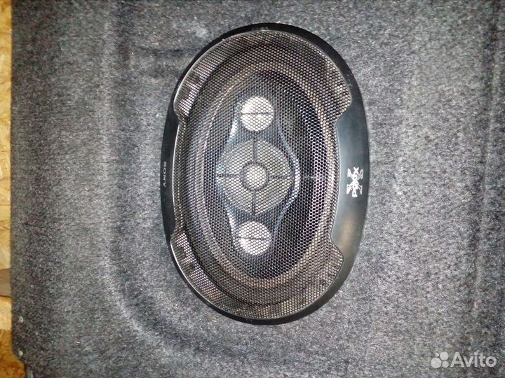 Продам заднюю полку багажника ваз 2111