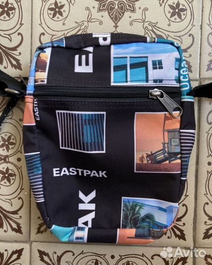 Сумка через плечо Eastpak