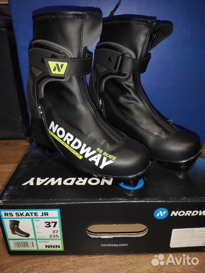 Лыжные ботинки