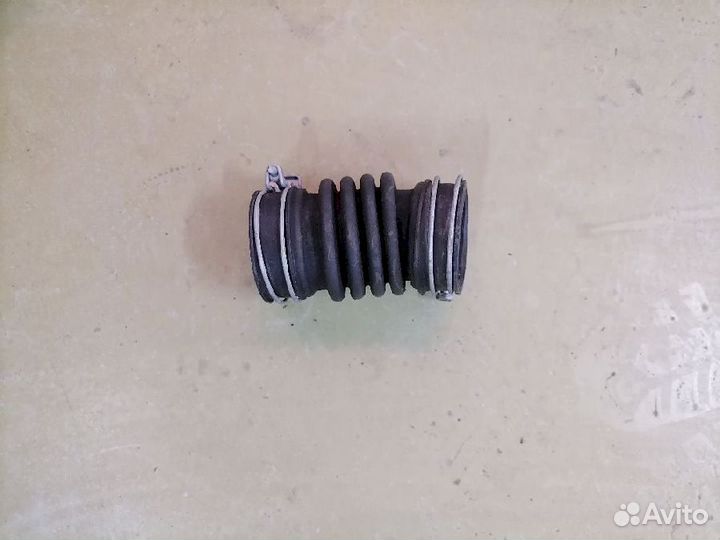 Патрубок воздушного фильтра 17881-20110 Toyota Alp