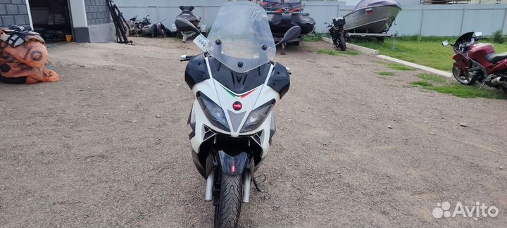 Aprilia sr max 300 ie