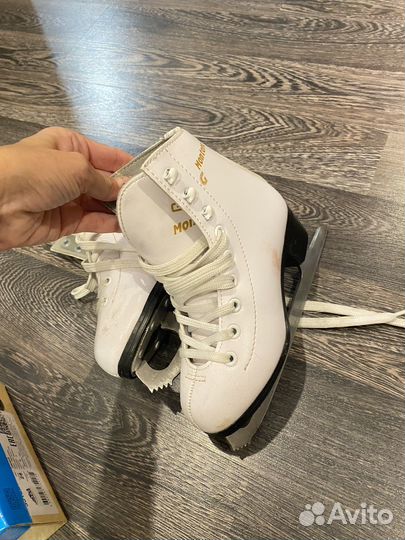 Коньки фигурные детские Graf