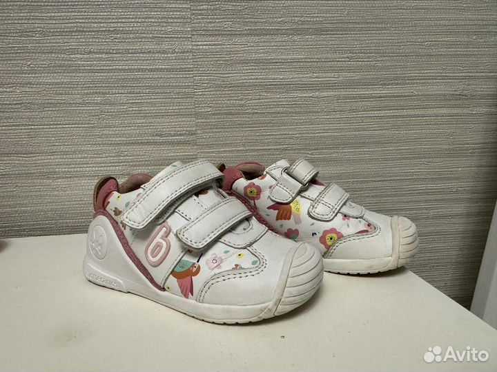 Кроссовки для девочки