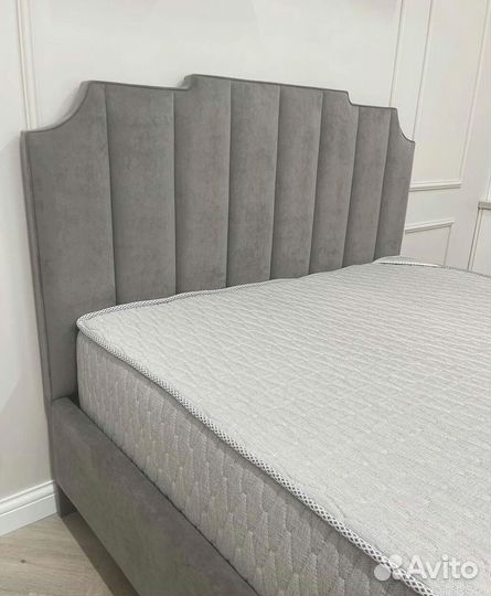 Кровать с изголовьем