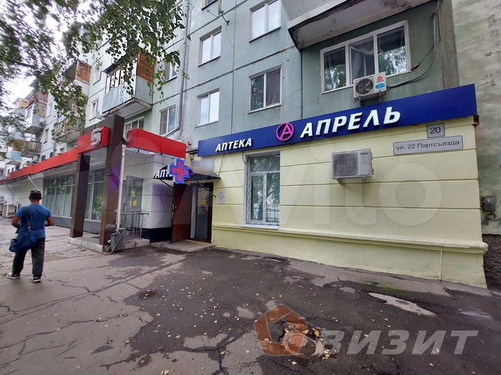 Помещение с окном и ремонтом