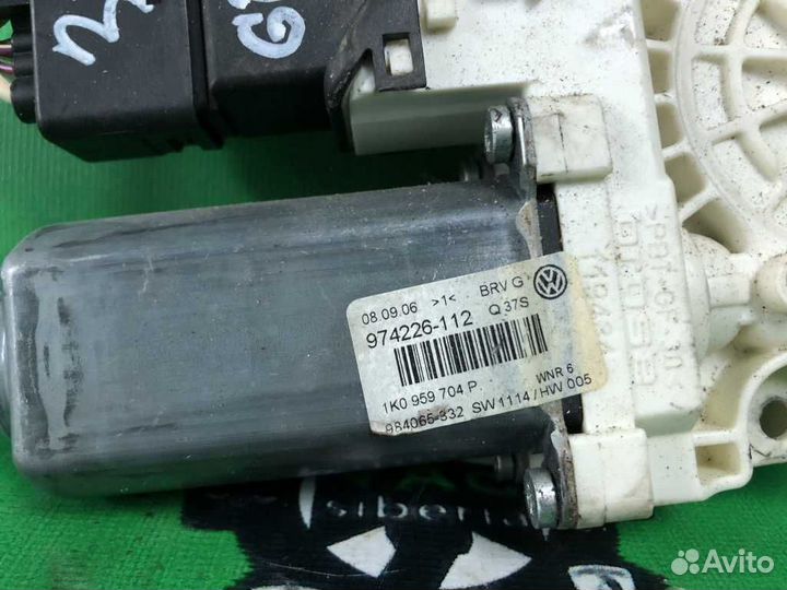 Мотор стеклоподъёмника передний правый 8K0959802A