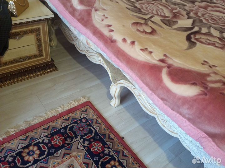 Продается тахта большая очень красивая буковая