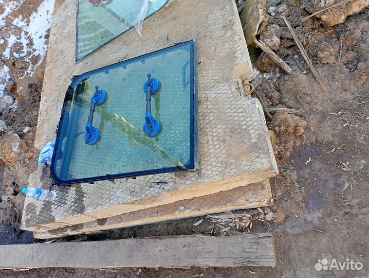 Стекло кабины New Holland E70B SR