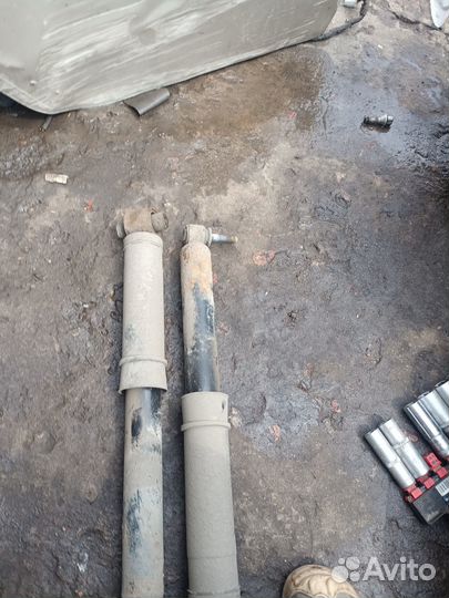 Задние амортизаторы Renault Megane 2