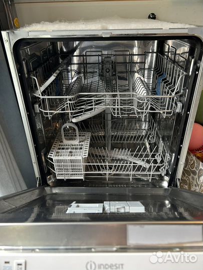 Встриваемая посудомоечная машина Indesit 60 см
