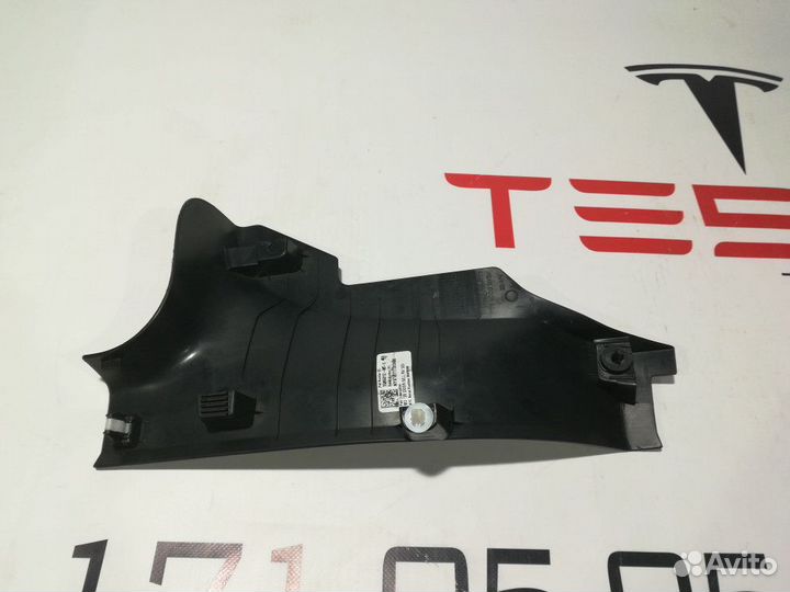 Накладка стойки С Tesla Model 3 2019 1086312-00-E