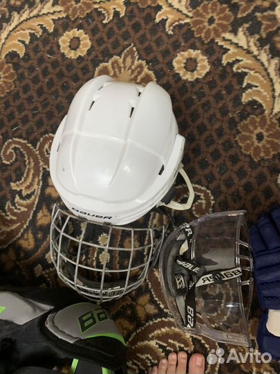 Хоккейный шлем