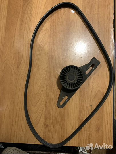 Приводной ремень и натяжной ролик на Renault