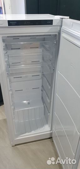Hotpoint Ariston HFZ 6150w Морозильный шкаф