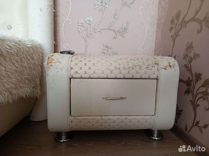 Тумбочка прикроватная