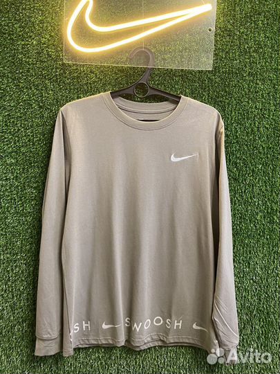 Лонгслив Nike Swoosh