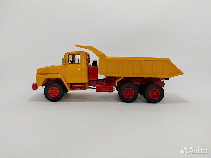 Краз 251 самосвал (1981), выставочный