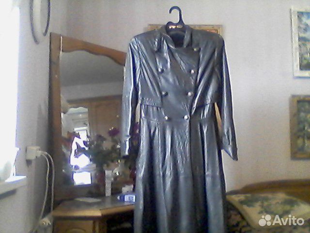 Черный кожаный плащ для готтов