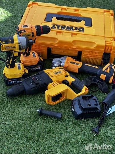 Набор аккумуляторных инструментов 4 в 1 DeWalt